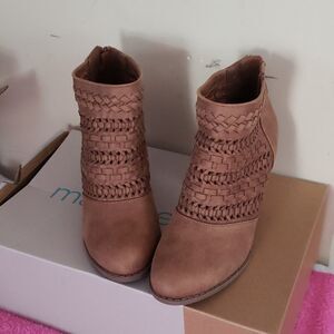 Fun Fall Fashion Boots 👢